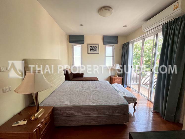 House with Shared Pool in Bangnatrad 